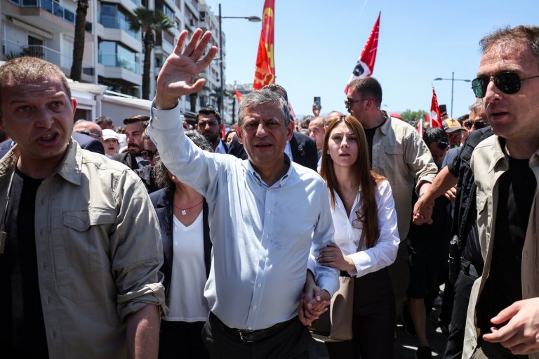 Tens of thousands march in support of Turkey's deposed opposition leader | iNFOnews.ca
