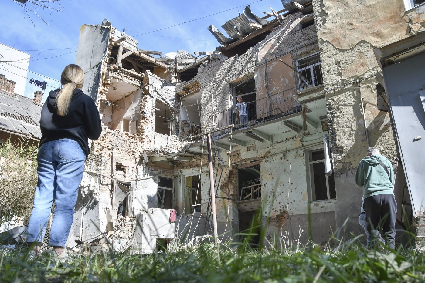 Ukraine's security agency says it killed Russian agents suspected of gunning down its officer | iNFOnews.ca