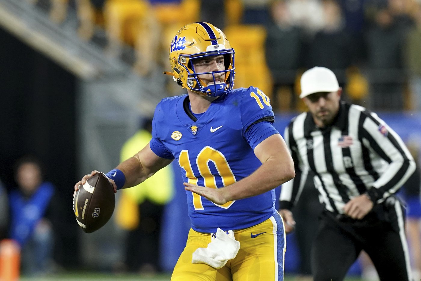 Pitt QB Eli Holstein, offensive coordinator Kade Bell are on the same wavelength entering year 2 | iNFOnews.ca