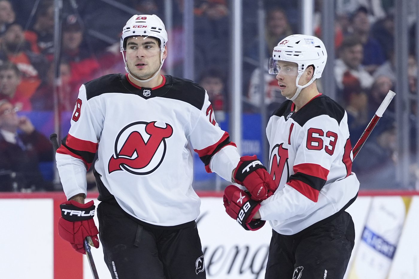 Brink, Farabee, Hathaway help Flyers build lead and hold on to beat Devils 4-2 | iNFOnews.ca