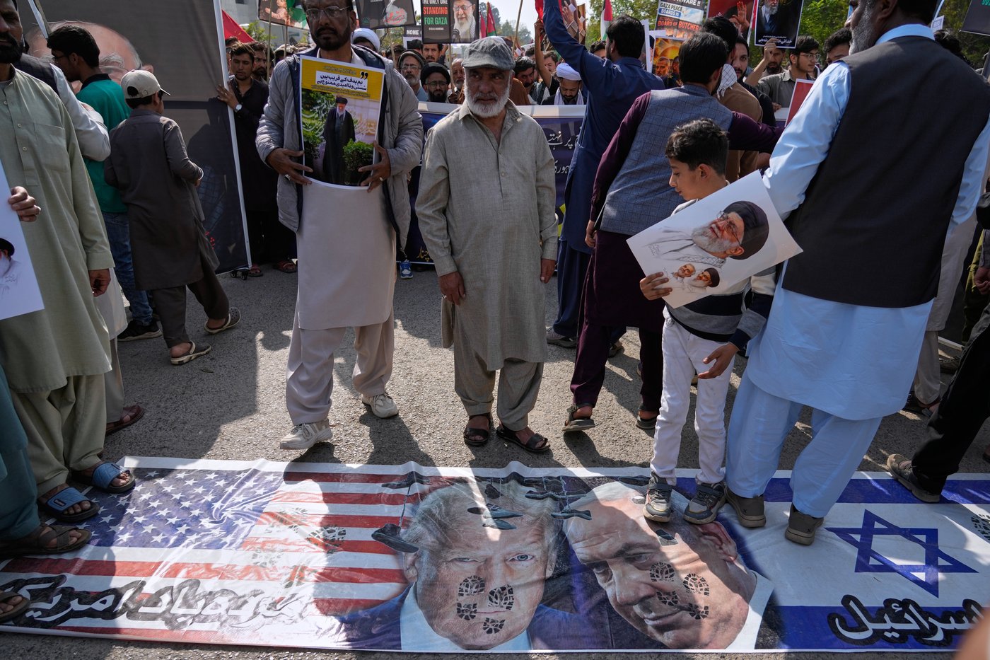 Pakistani Shiites rally to denounce US-Israeli strikes on Iran as US Embassy issues a security alert | iNFOnews.ca