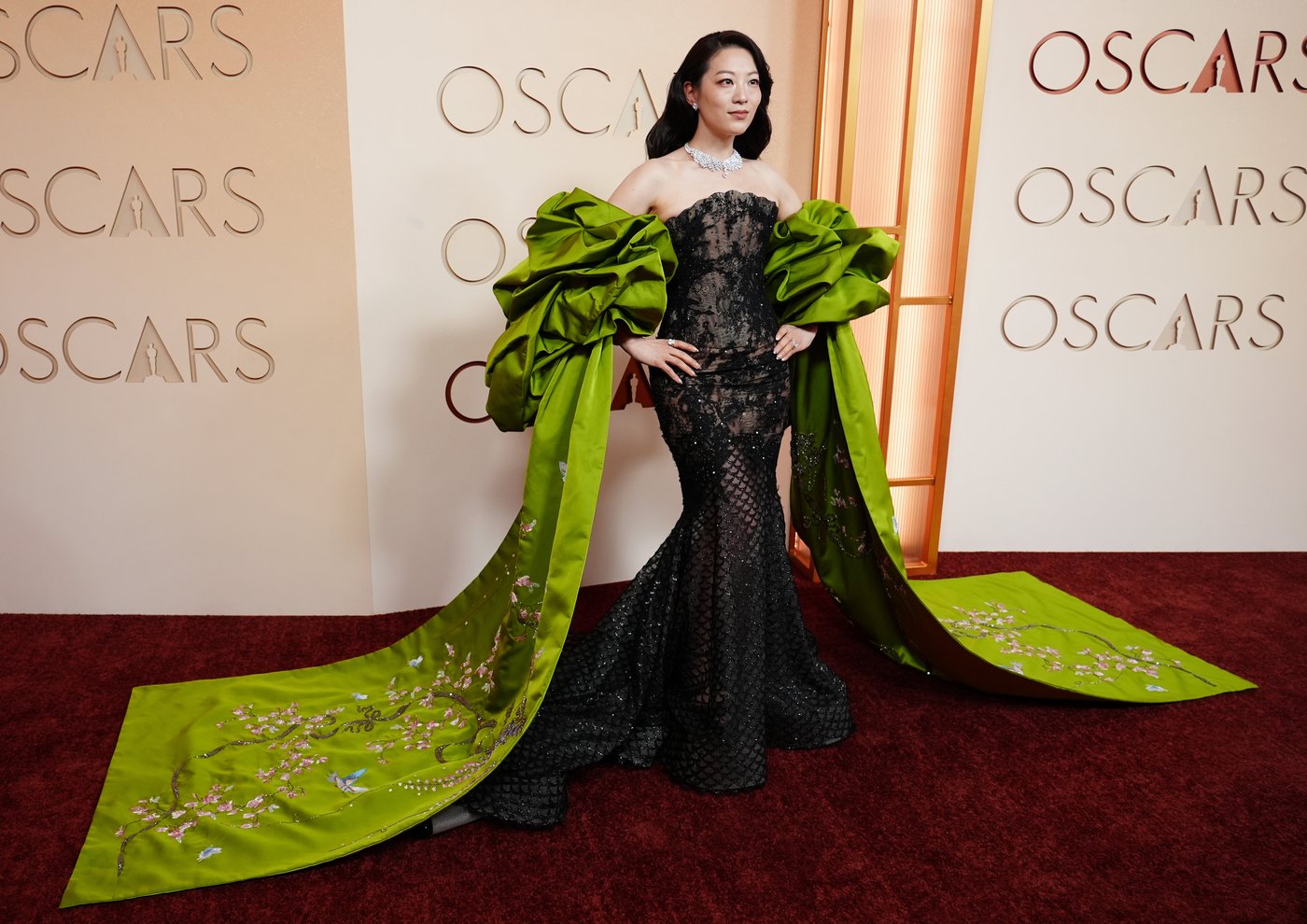 Stars deliver modern and colorful looks on Oscars red carpet | iNFOnews.ca Stars deliver modern and colorful looks on Oscars red carpet | iNFOnews.ca