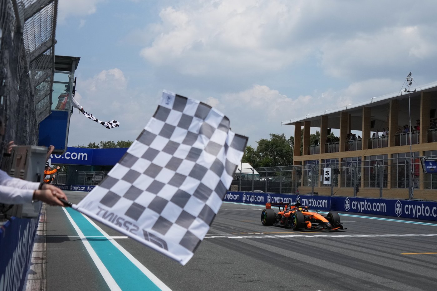 Mercedes' podium streak ends in Miami as McLaren delivers a 1-2 punch | iNFOnews.ca