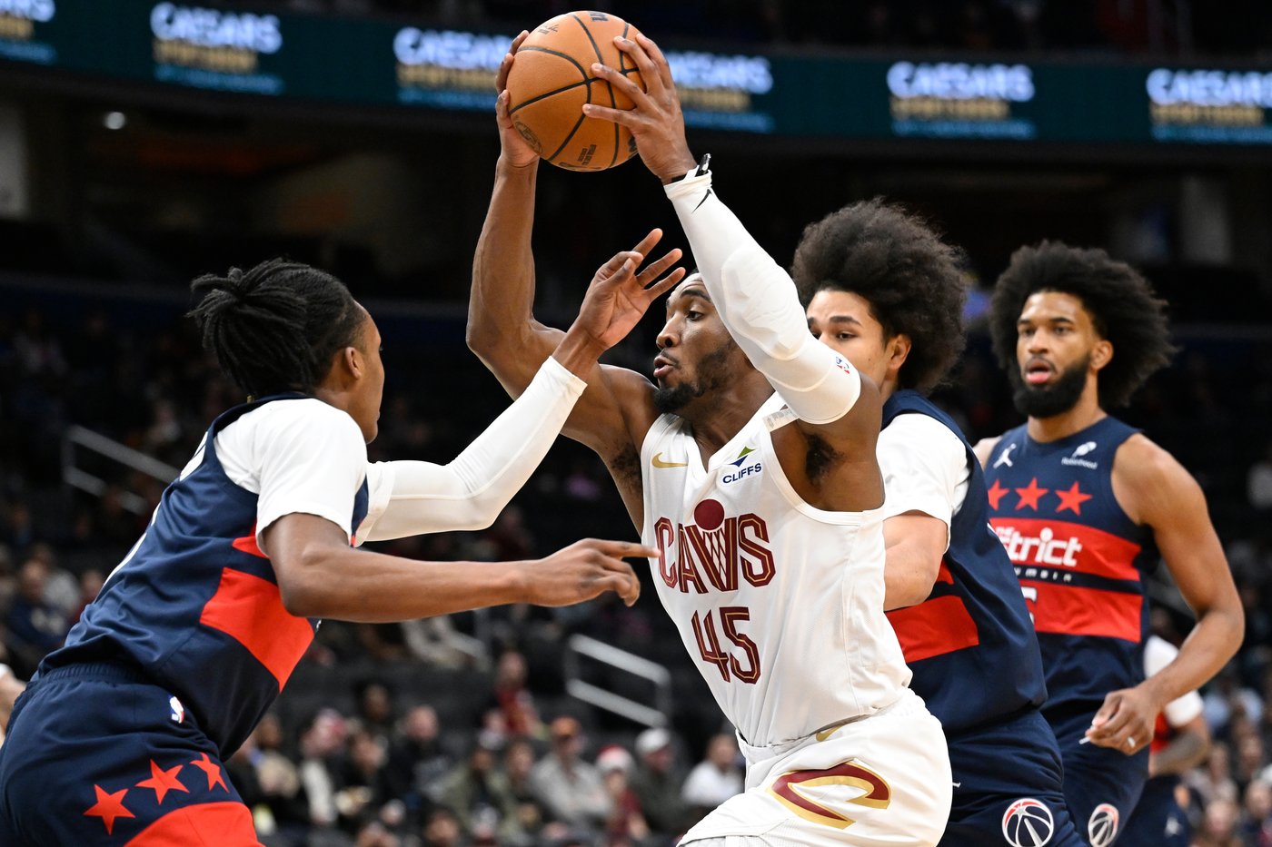 Mitchell scores 24 of his 48 points in the 4th quarter to rally Cavaliers past Wizards 130-126 | iNFOnews.ca Mitchell scores 24 of his 48 points in the 4th quarter to rally Cavaliers past Wizards 130-126 | iNFOnews.ca