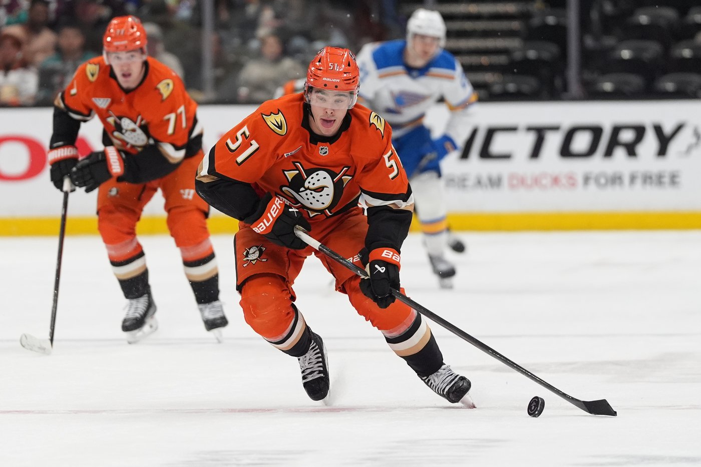 Dylan Holloway's two goals help Blues keep slim playoff hopes alive with 6-2 win over Ducks | iNFOnews.ca