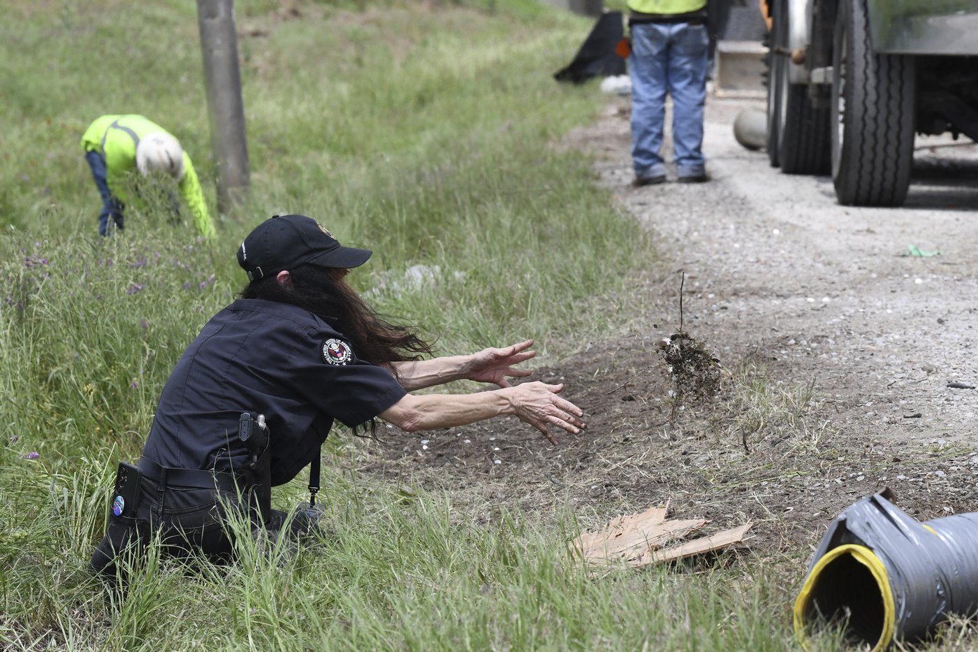 Cha-ching! Millions of dimes spill onto Texas highway after truck rolls | iNFOnews.ca