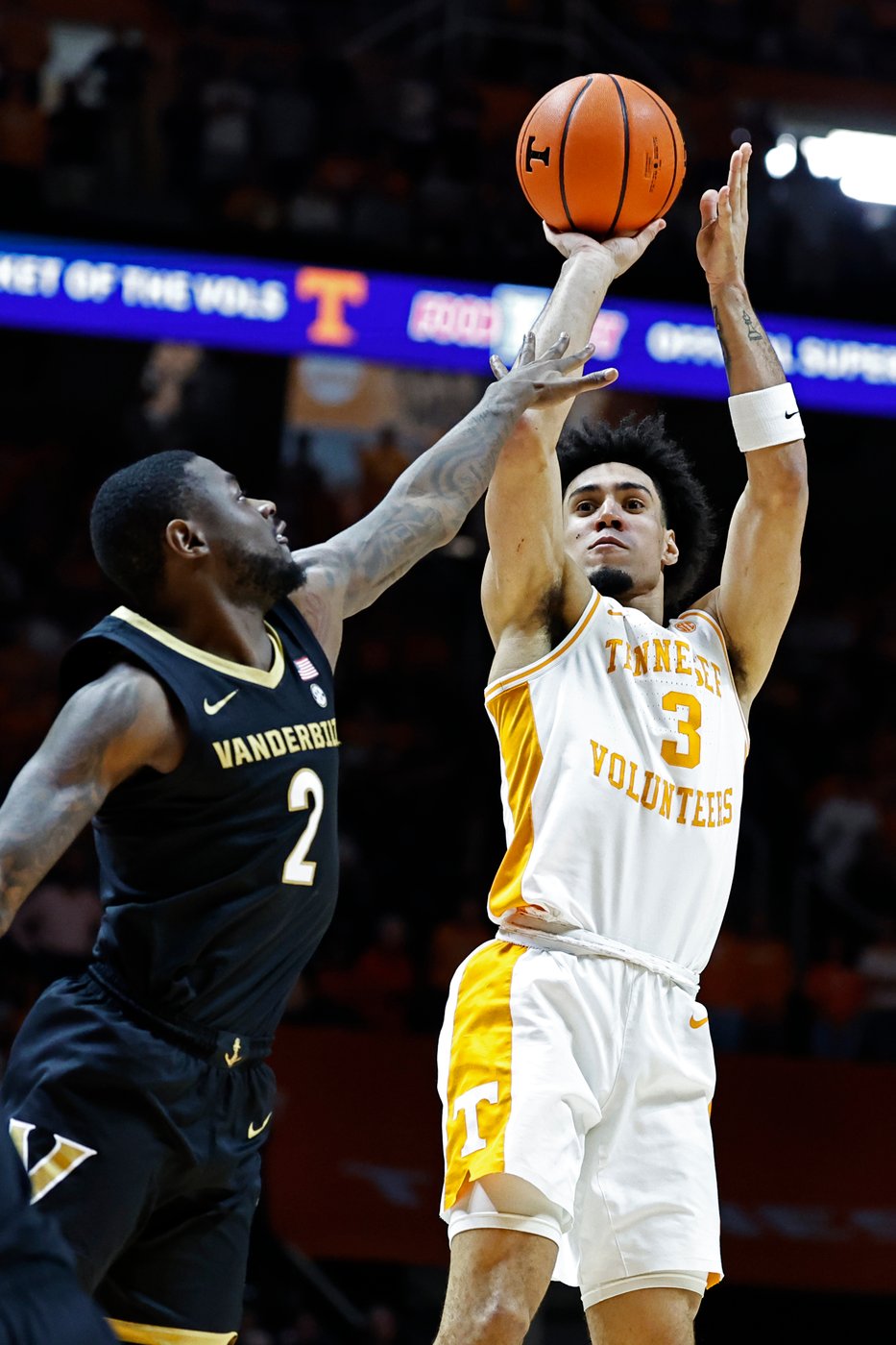 Tyler Tanner scores 25 to lead No. 24 Vanderbilt past No. 23 Tennessee 86-82 | iNFOnews.ca