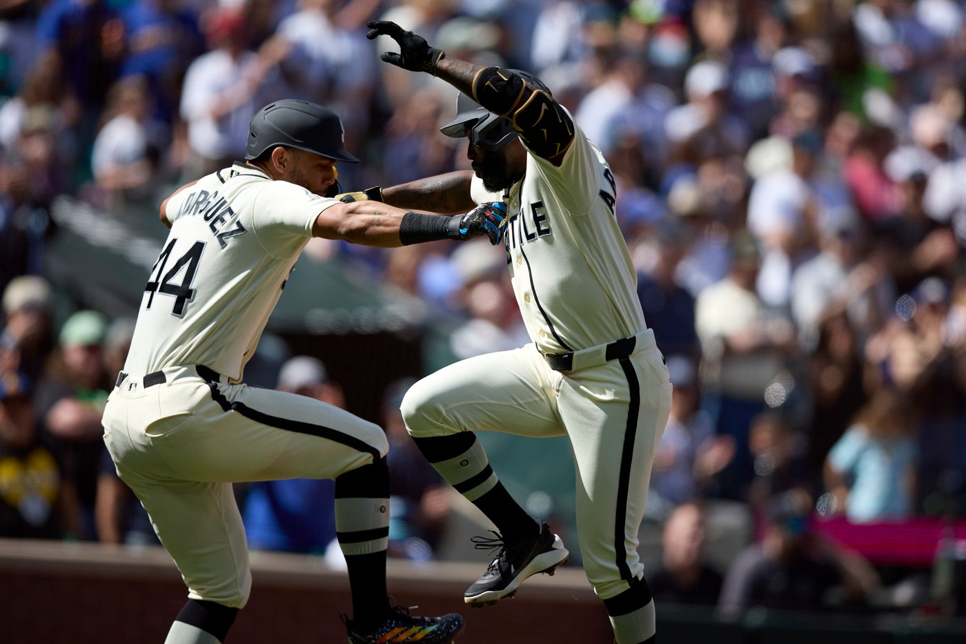 Woo goes 7 strong innings as the Mariners power past the Rangers 5-2 | iNFOnews.ca Woo goes 7 strong innings as the Mariners power past the Rangers 5-2 | iNFOnews.ca