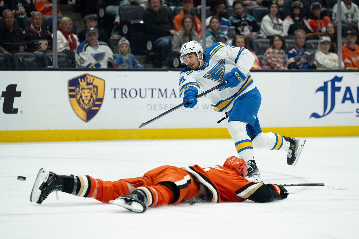 Joel Hofer makes 22 saves for 5th shutout of the season, Blues beat Ducks 4-0 | iNFOnews.ca