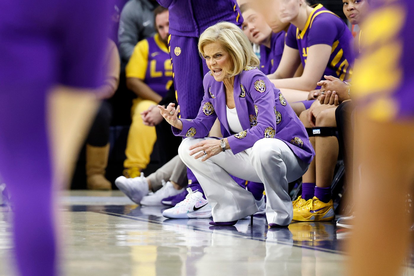 No. 5 LSU bounces back from a midweek loss at Texas and routs Auburn 77-44 | iNFOnews.ca No. 5 LSU bounces back from a midweek loss at Texas and routs Auburn 77-44 | iNFOnews.ca