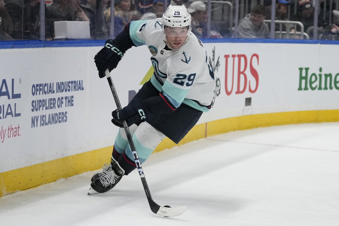 Dunn, Daccord lead Kraken to 5-2 win over Islanders | iNFOnews.ca