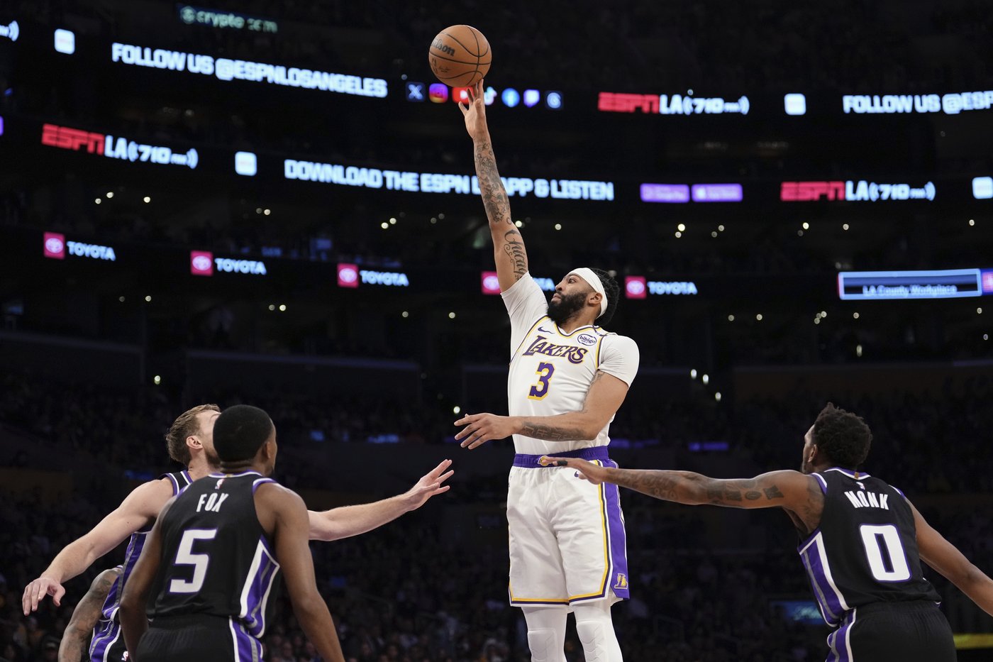 Anthony Davis, Lakers spoil interim coach Doug Christie's Kings debut with 132-122 win | iNFOnews.ca Anthony Davis, Lakers spoil interim coach Doug Christie's Kings debut with 132-122 win | iNFOnews.ca
