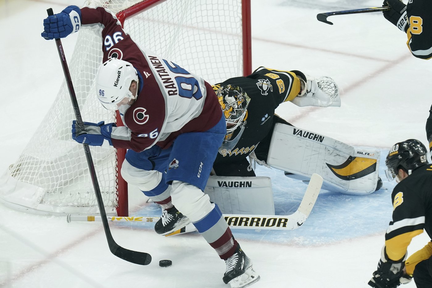 Rantanen records hat trick in 600th game and adds two assists as the Avalanche drill Pittsburgh 6-2 | iNFOnews.ca