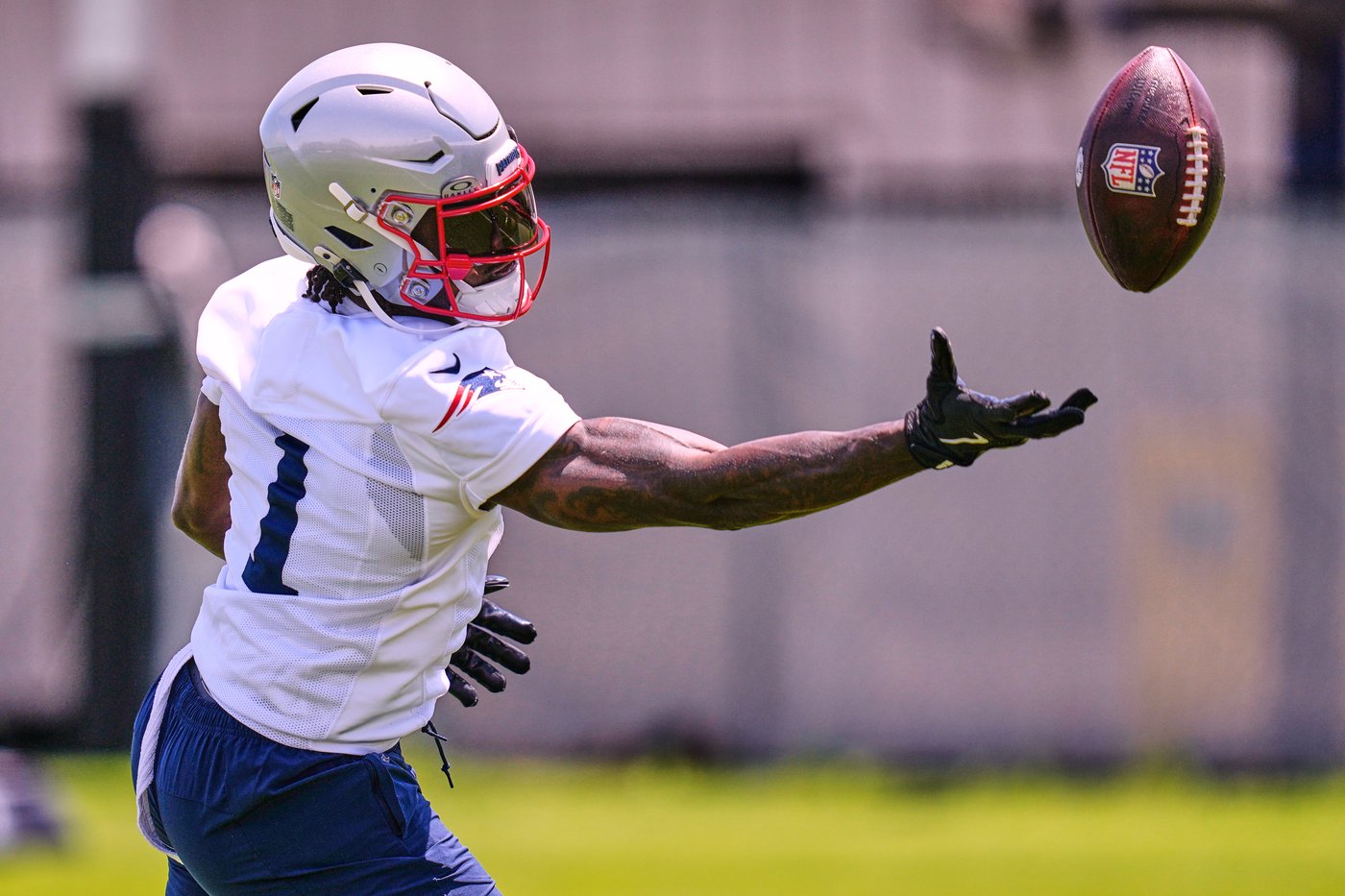 A.J. Brown in 'awe' to join childhood favorite Patriots, declines to discuss end of time with Eagles | iNFOnews.ca