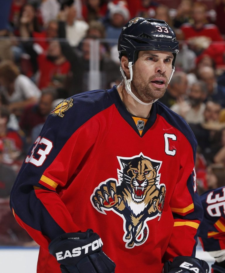 Woman alleges former Canuck Willie Mitchell sexually assaulted her in 2022 | iNFOnews.ca