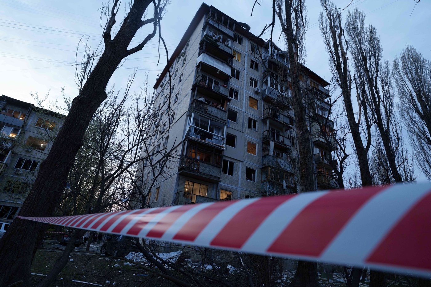 Photos show damage after Russian strike in Kyiv, Ukraine, as residents take shelter | iNwheels