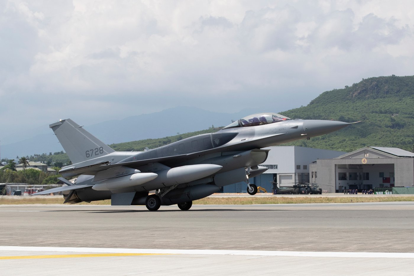 Taiwan receives 2 long-delayed US F-16Vs and awaits additional fighter jets | iNFOnews.ca Taiwan receives 2 long-delayed US F-16Vs and awaits additional fighter jets | iNFOnews.ca