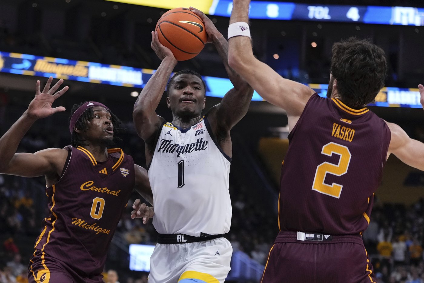 Mitchell scores 17 as No. 15 Marquette outlasts Central Michigan 70-62 | iNFOnews.ca