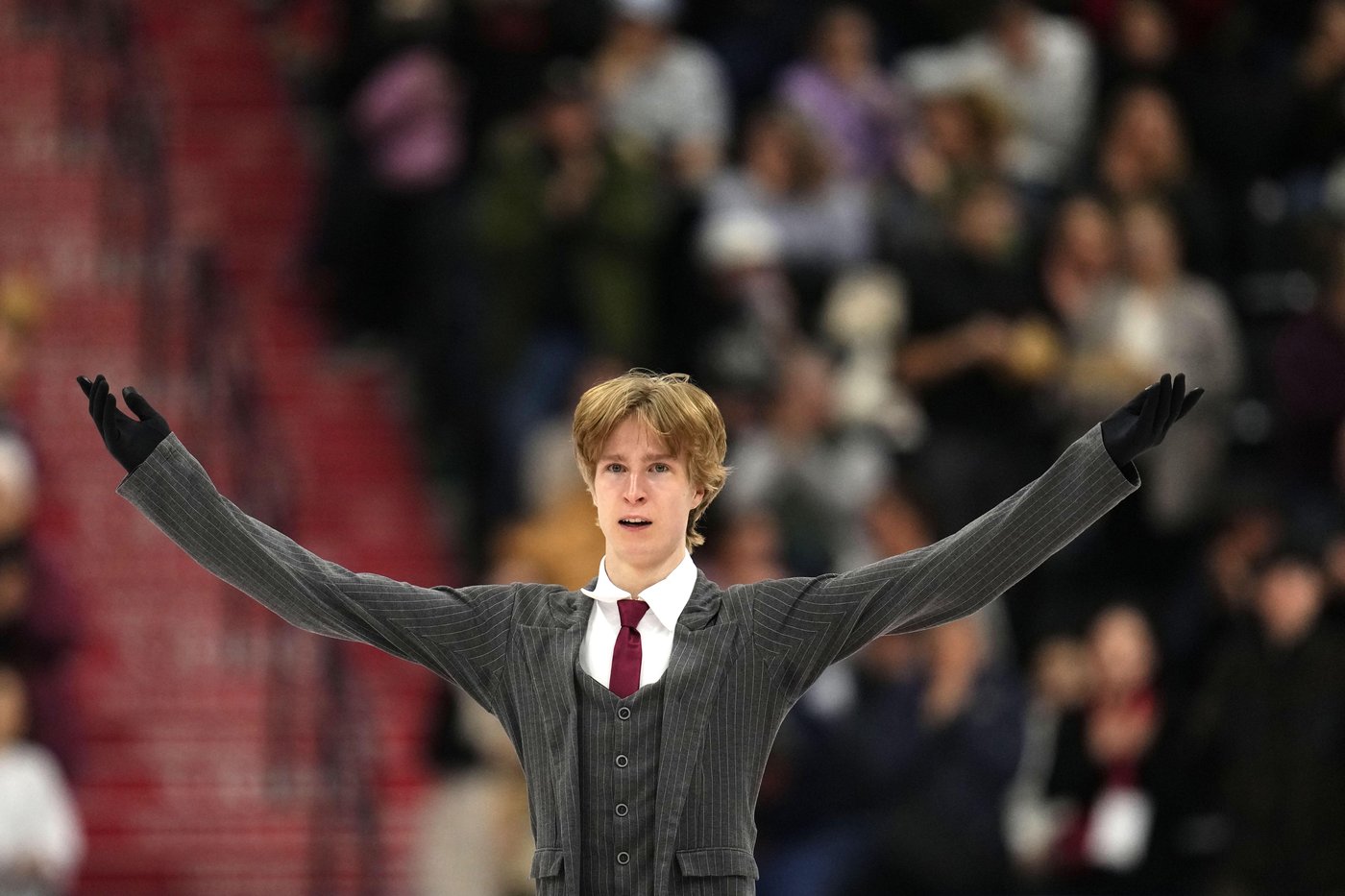Stephen Gogolev leads after short program at Canadian figure skating championships | iNFOnews.ca