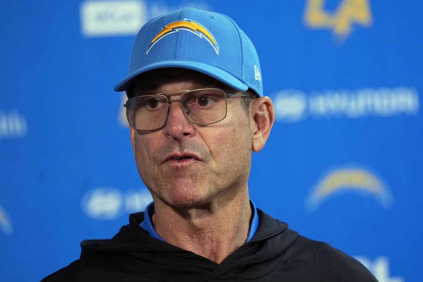 Herbert leads Chargers to 23-16 win over the Broncos, who lose Surtain to a concussion | iNFOnews.ca