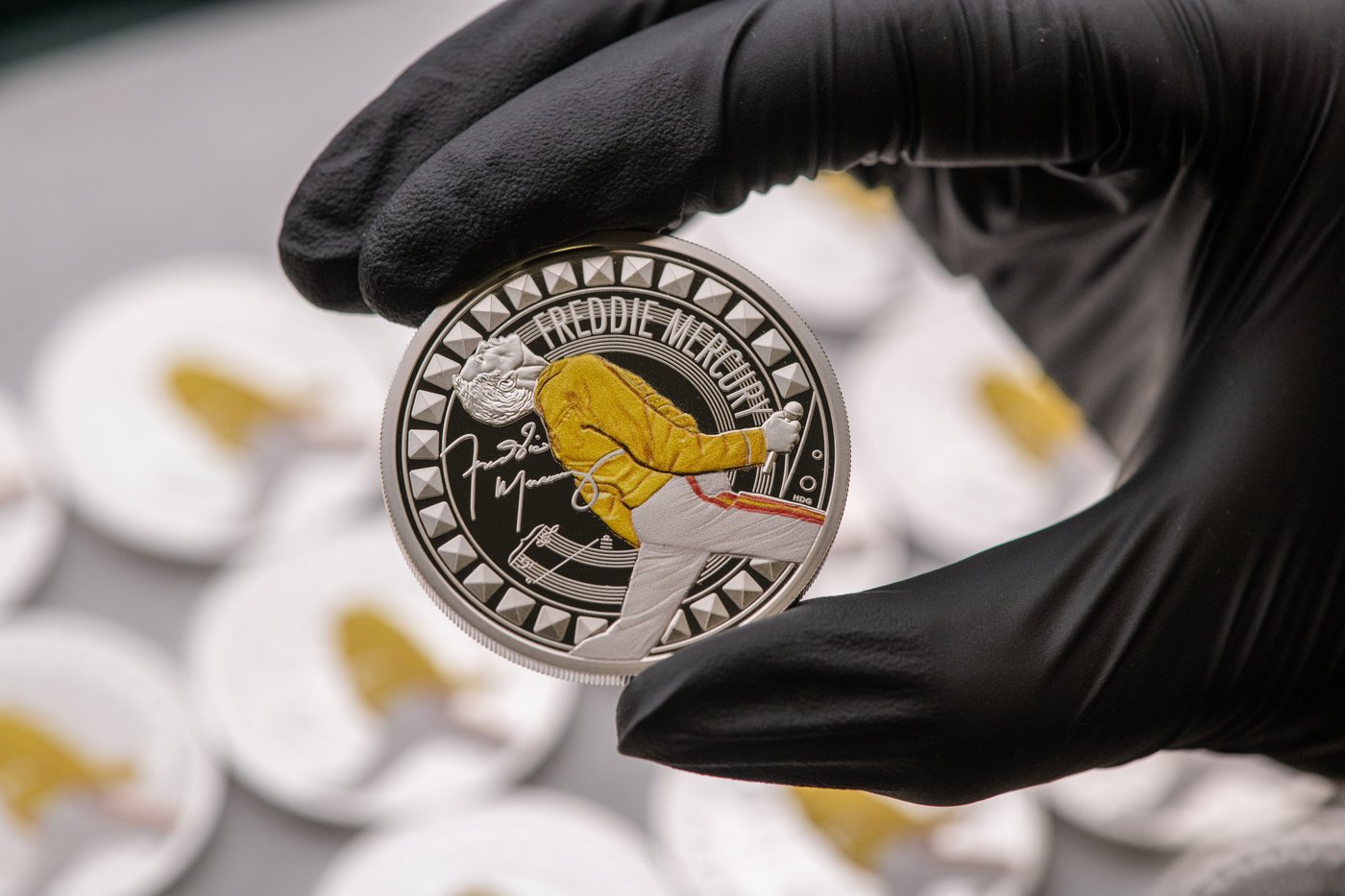 New coin honors Freddie Mercury and his 4-octave range | iNFOnews.ca