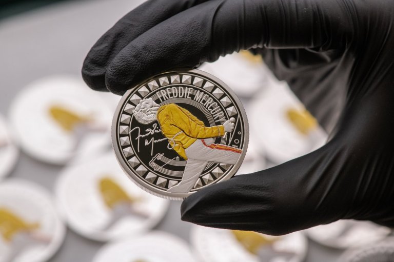 Britain's Royal Mint issues special Freddie Mercury coin in tribute to the Queen front man | iNFOnews.ca