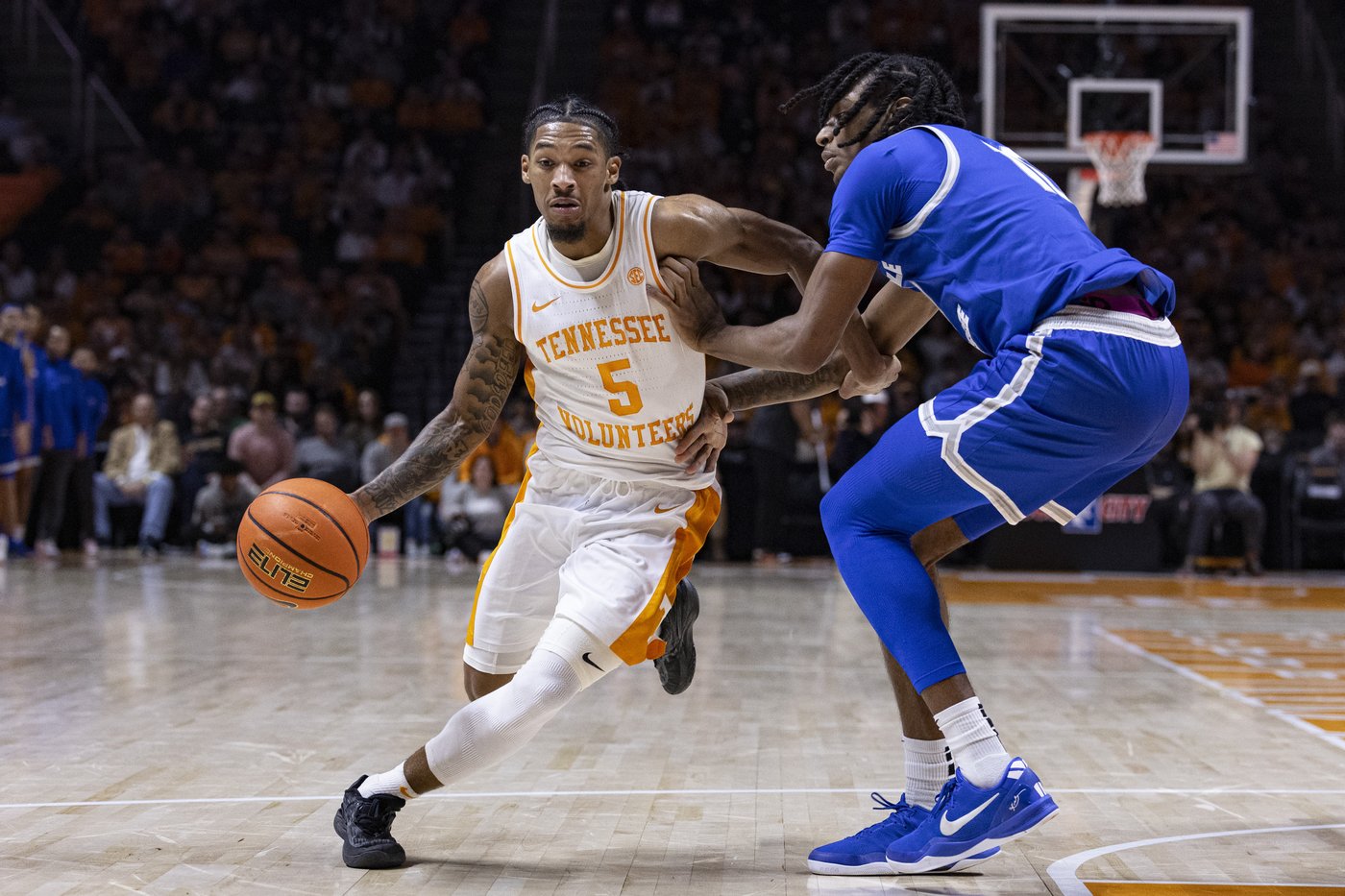 AP men's player of the week: Tennessee's Zakai Zeigler has massive game in win over Middle Tennessee | iNFOnews.ca