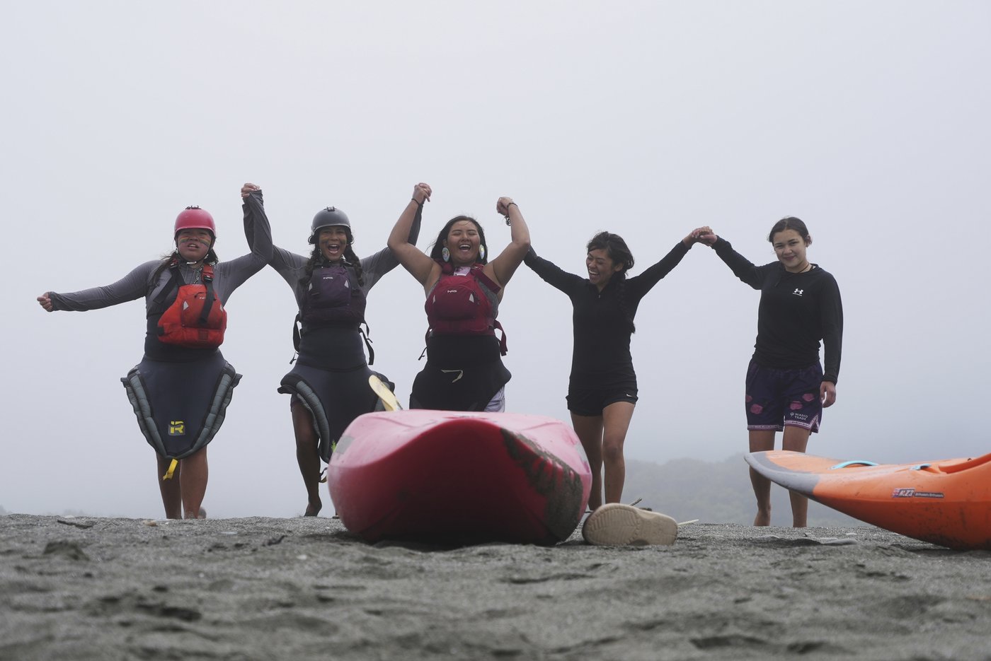 Native American teens kayak major US river to celebrate removal of dams and return of salmon | iNFOnews.ca