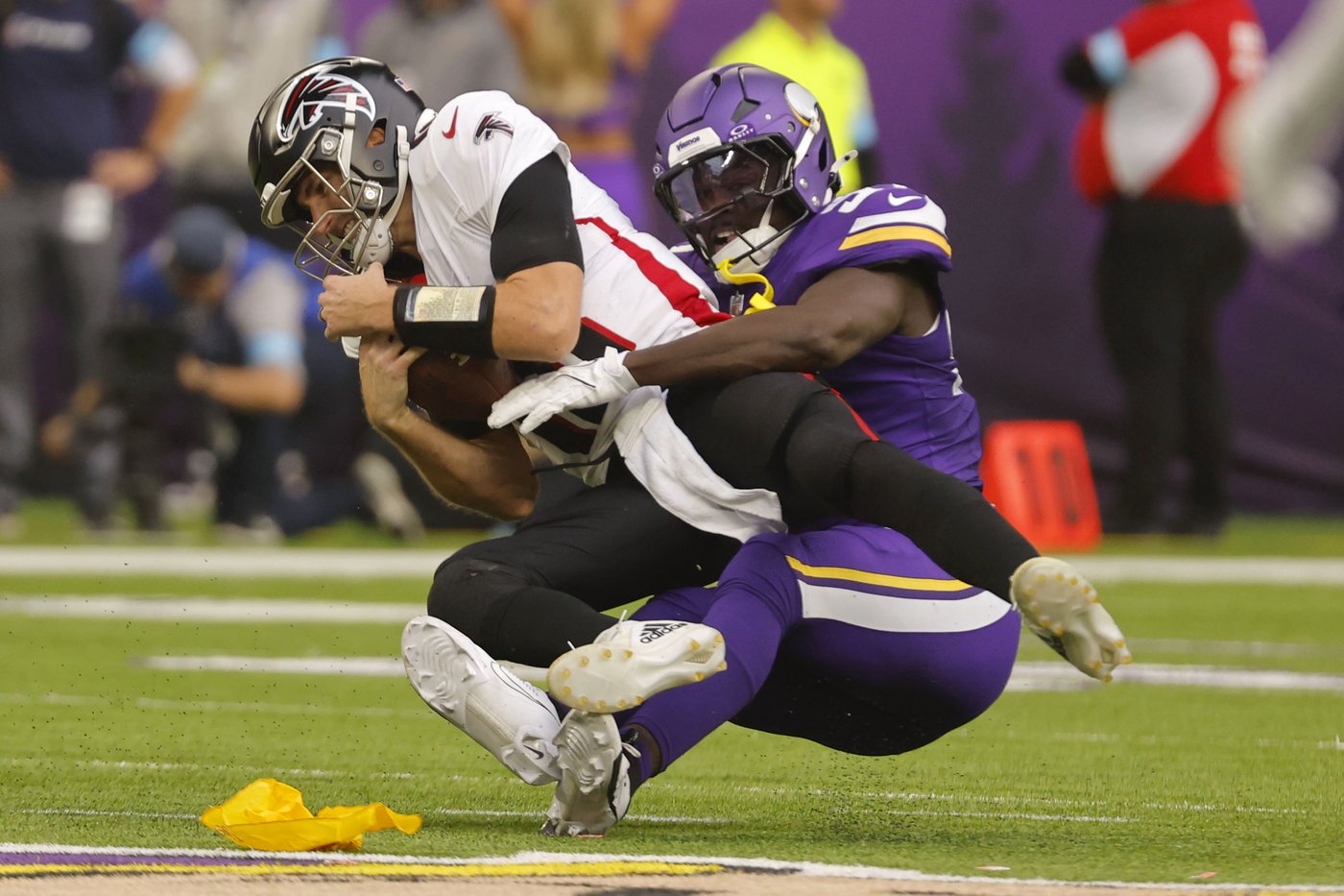 Darnold delivers for Vikings with career-high 347 yards and 5 TDs to beat Falcons, Cousins 42-21 | iNFOnews.ca Darnold delivers for Vikings with career-high 347 yards and 5 TDs to beat Falcons, Cousins 42-21 | iNFOnews.ca