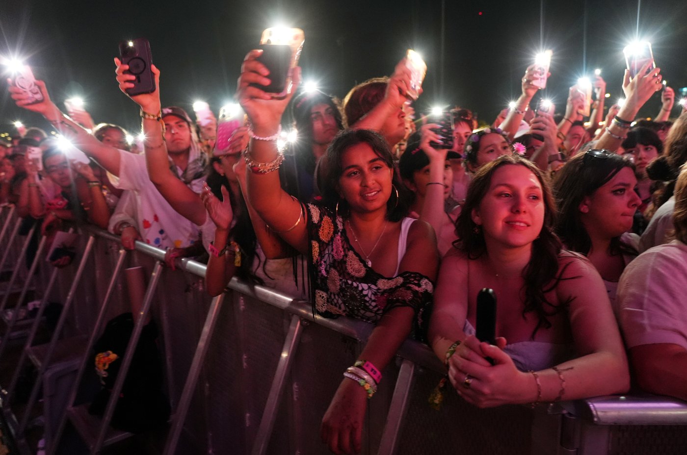Daisy Chain Fields benefit festival rallies young fans for women’s well-being, in photos | iNFOnews.ca