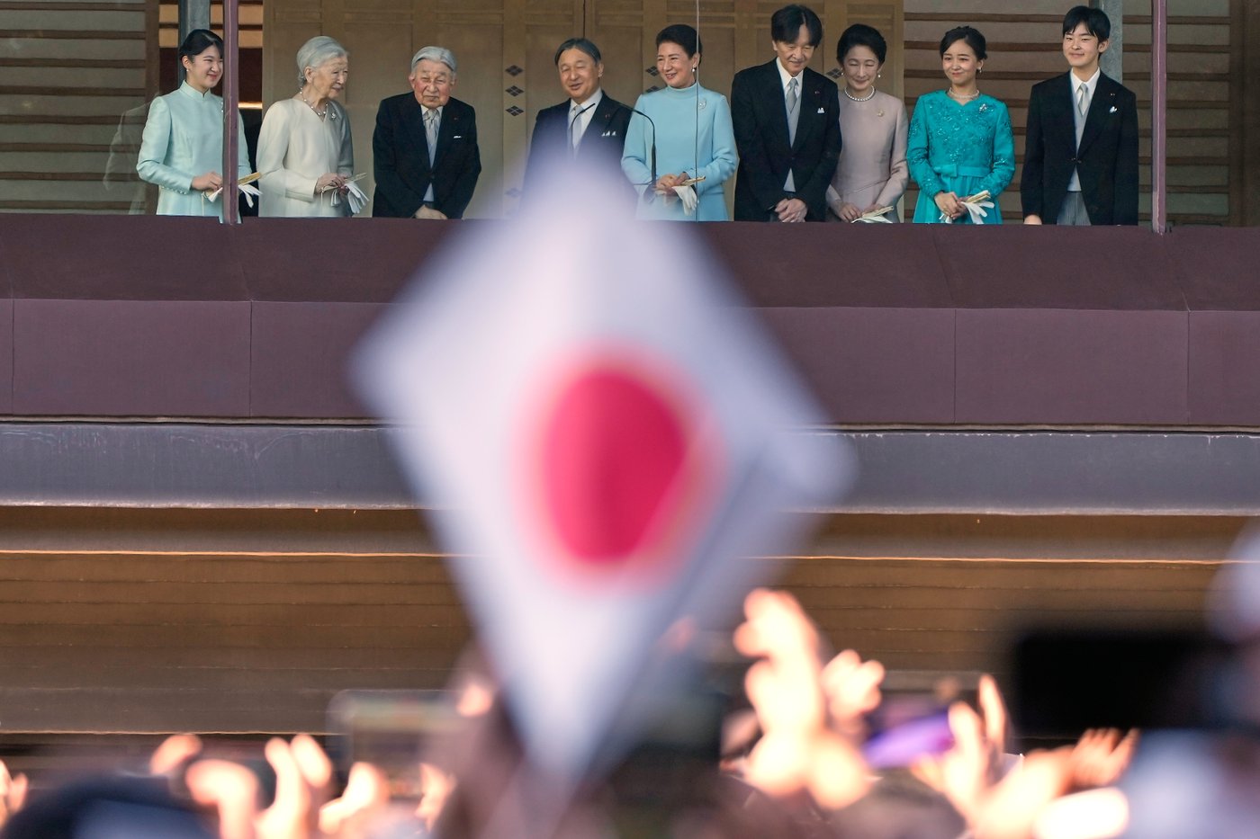 Japan enshrines male-only succession for the shrinking imperial family | iNFOnews.ca Japan enshrines male-only succession for the shrinking imperial family | iNFOnews.ca
