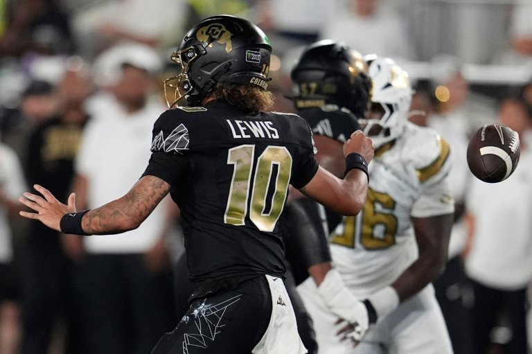 Colorado QB Julian Lewis leads touchdown drive with 42 seconds left in 14-13 win over Georgia Tech | iNFOnews.ca