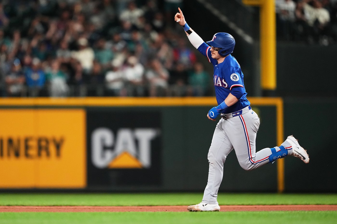 Seager, Langford and Jansen homer to lift Rangers over Mariners 10-5 | iNFOnews.ca