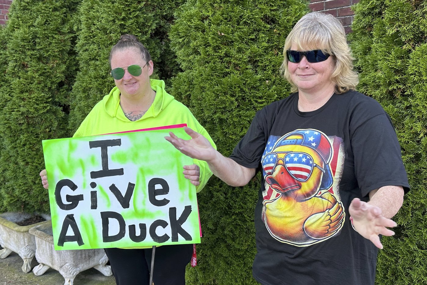 Karen Read supporter denies intimidating witnesses with rubber ducks and fake $100 bills | iNFOnews.ca