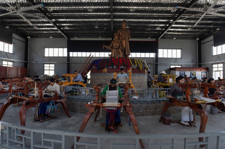 A Tibetan cooperative keeps a centuries-old weaving tradition alive | iNFOnews.ca