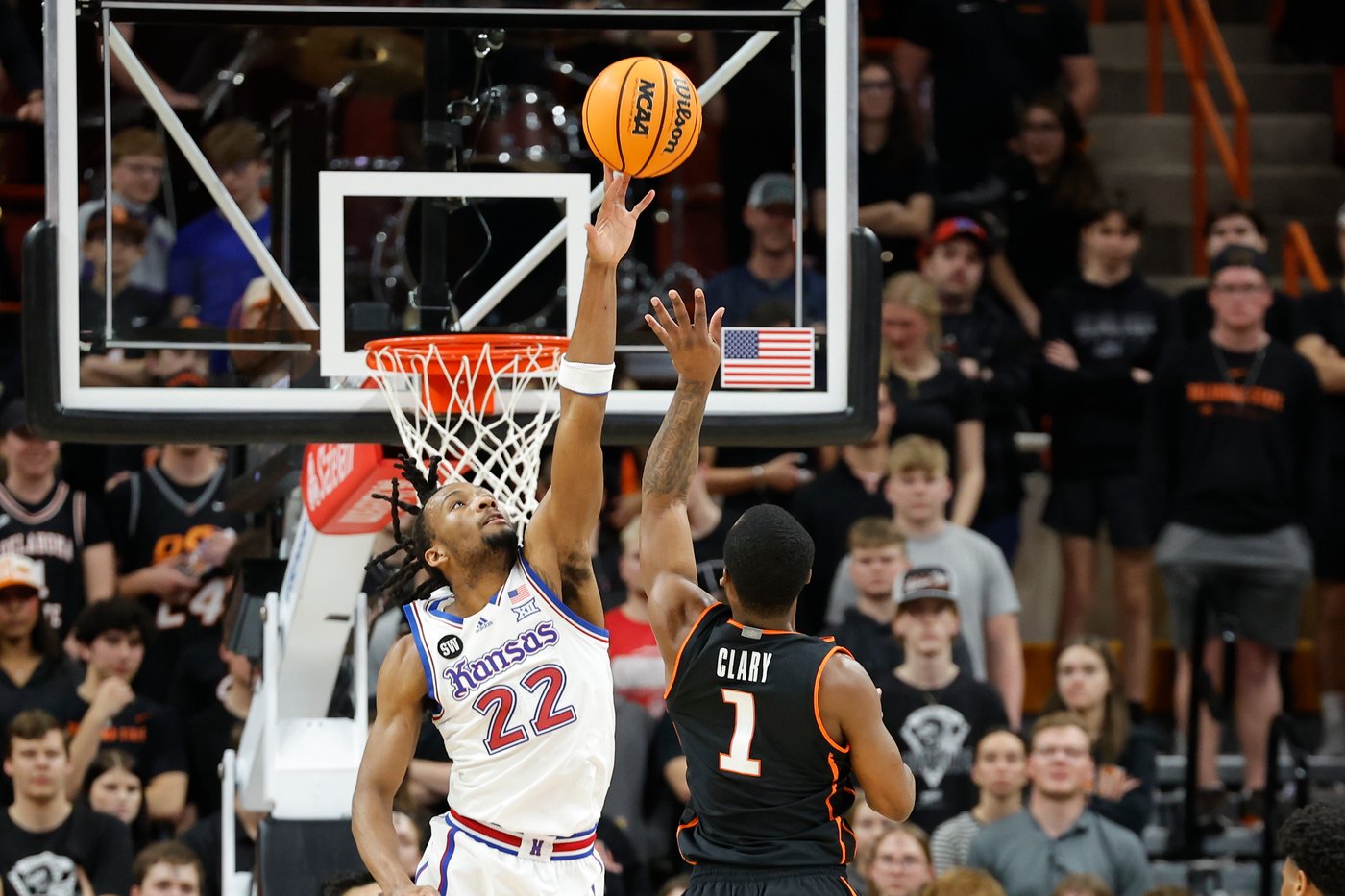 Freshman star Darryn Peterson erupts early as No. 8 Kansas rolls past Oklahoma State 81-69 | iNFOnews.ca Freshman star Darryn Peterson erupts early as No. 8 Kansas rolls past Oklahoma State 81-69 | iNFOnews.ca