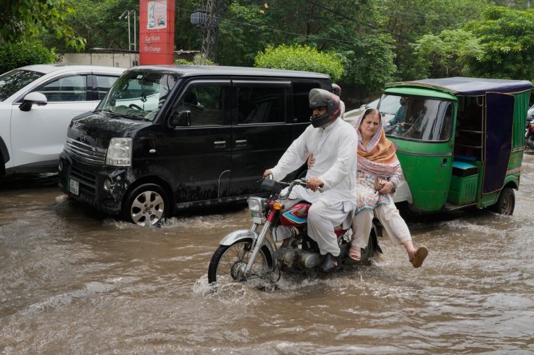 Pakistan monsoon death toll tops 100 in a month as more heavy rain forecast | iNFOnews.ca