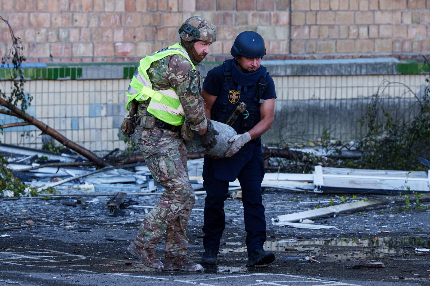 A Russian drone hits a Kyiv school as Moscow presses its aerial campaign against Ukraine | iNFOnews.ca A Russian drone hits a Kyiv school as Moscow presses its aerial campaign against Ukraine | iNFOnews.ca