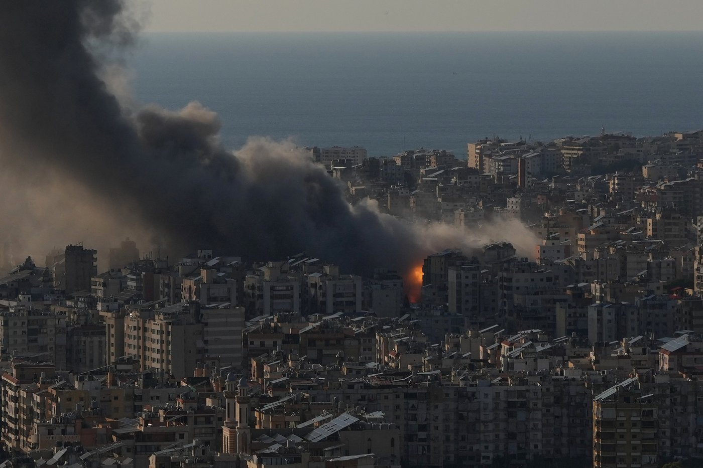 Photos show US-Israeli strikes and Iran's response | iNFOnews.ca