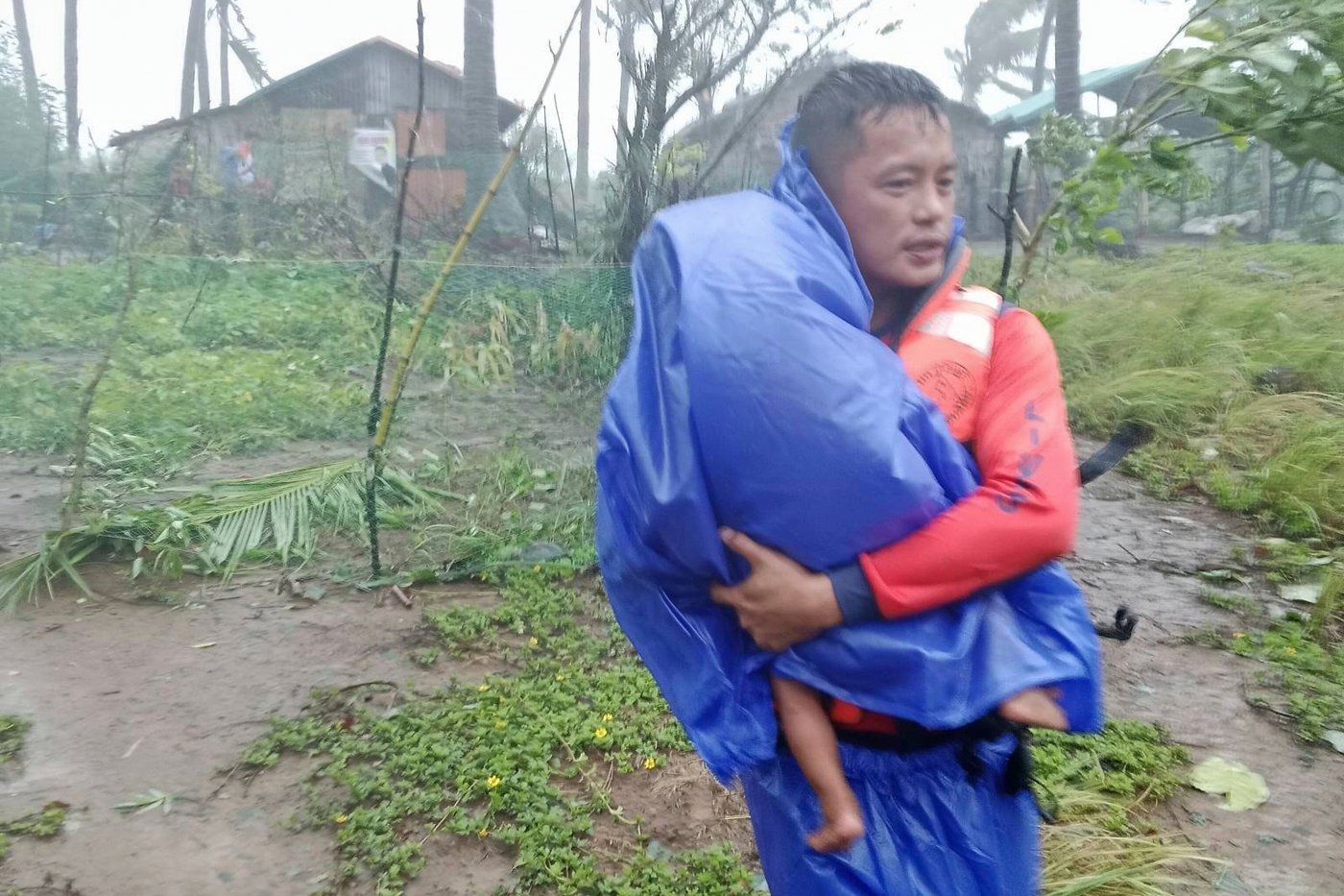 Super typhoon blowing by northern Philippines and Taiwan forces evacuations and closures | iNFOnews.ca