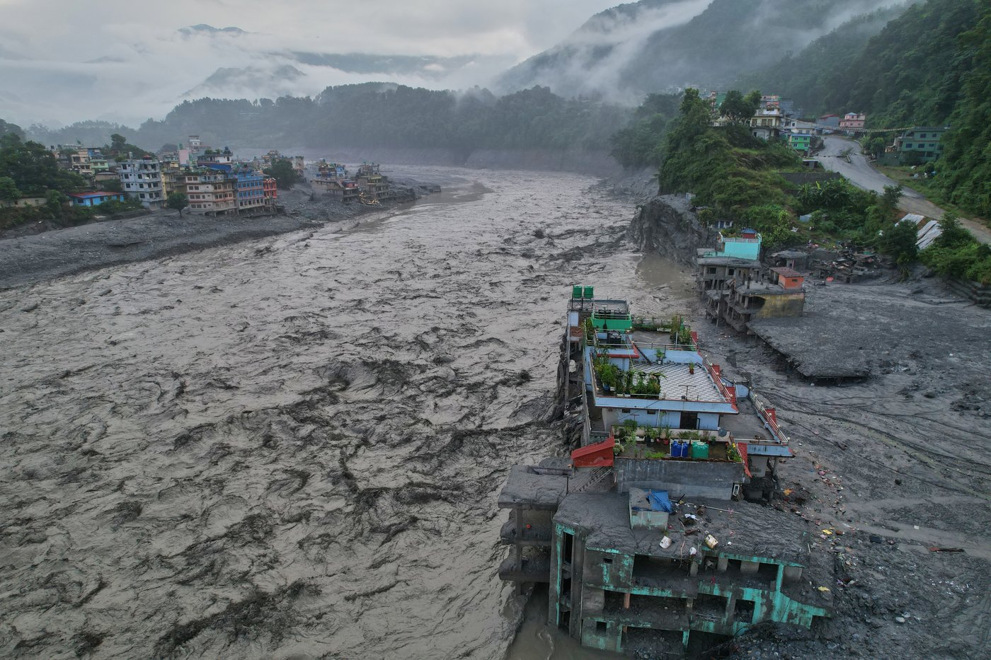 Hundreds of workers feared stuck in hydropower tunnels as Nepal flood deaths cross 900 | iNFOnews.ca Hundreds of workers feared stuck in hydropower tunnels as Nepal flood deaths cross 900 | iNFOnews.ca