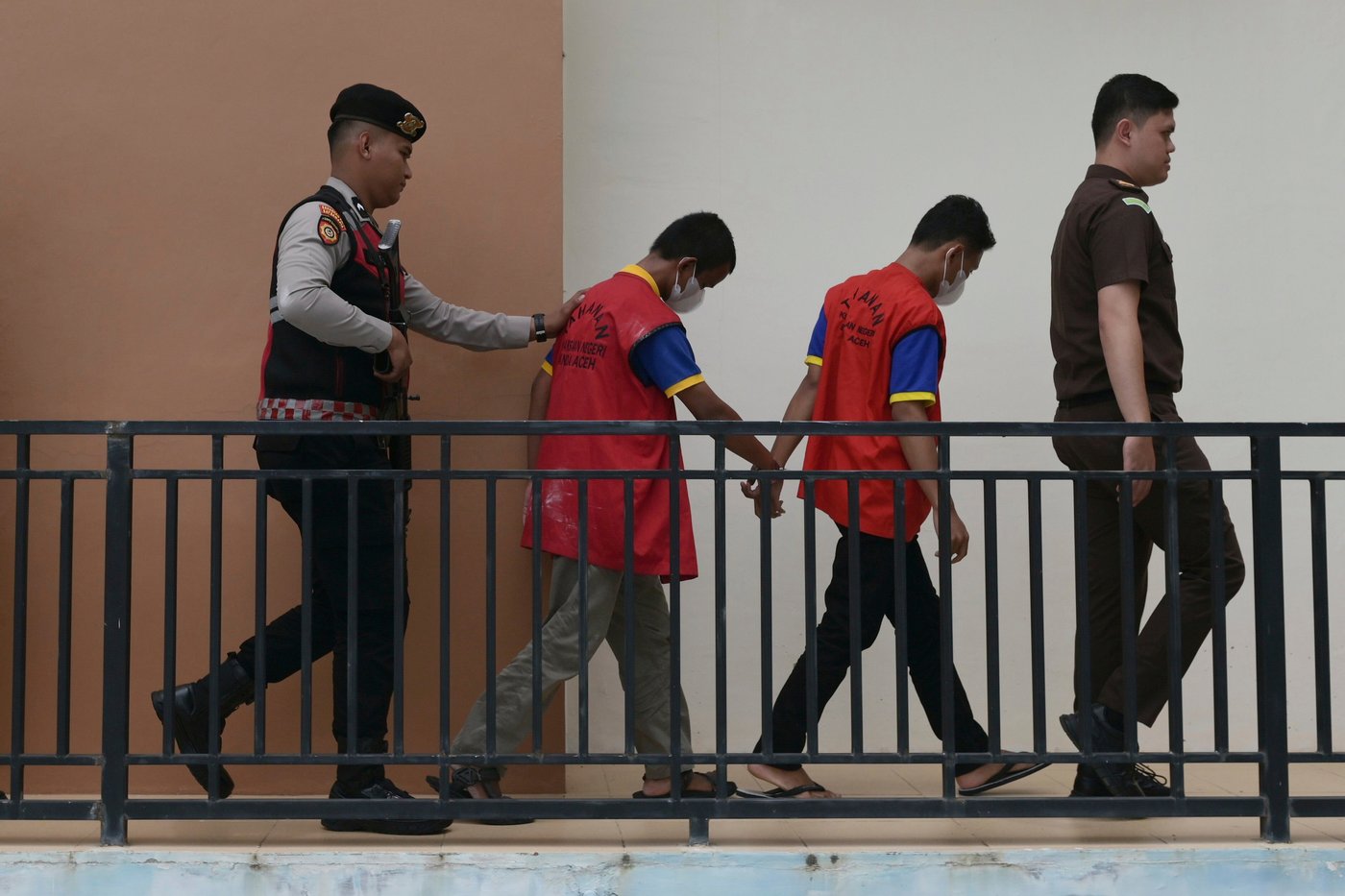 Islamic court in Indonesia sentences 2 men to public caning over sexual acts: kissing and hugging | iNFOnews.ca