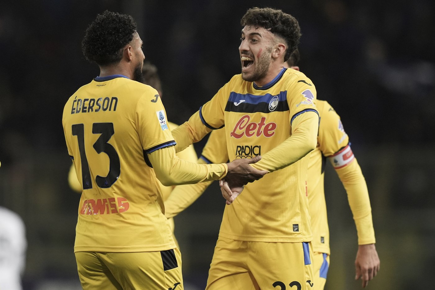 Atalanta goes from the Europa League trophy to the top of Serie A. Inter routs Verona 5-0 | iNFOnews.ca