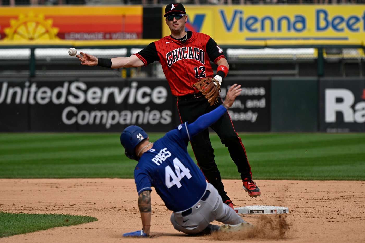 Yoshinobu Yamamoto carries no-hit bid into 9th as Dodgers beat White Sox 7-1 | iNFOnews.ca