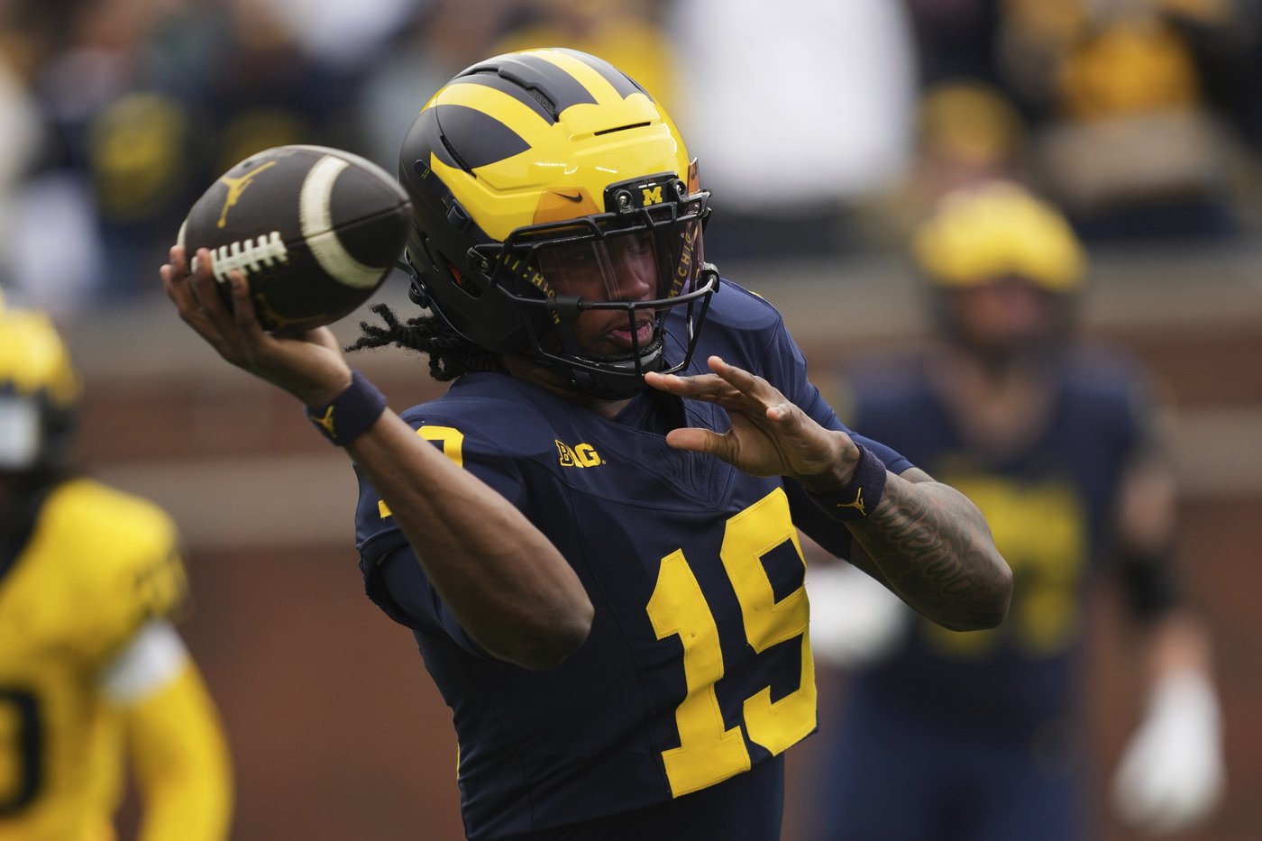 Michigan quarterback Bryce Underwood displays growing pains and flashes of promise in spring game | iNFOnews.ca