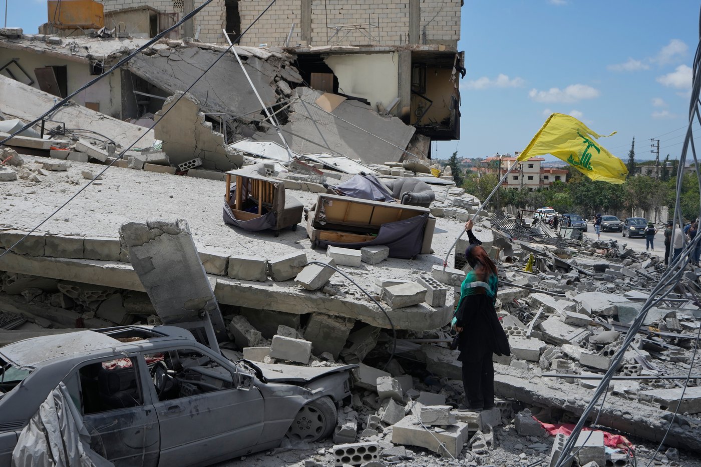 Lebanese return home to destruction after word of an initial US-Iran deal, in photos | iNFOnews.ca