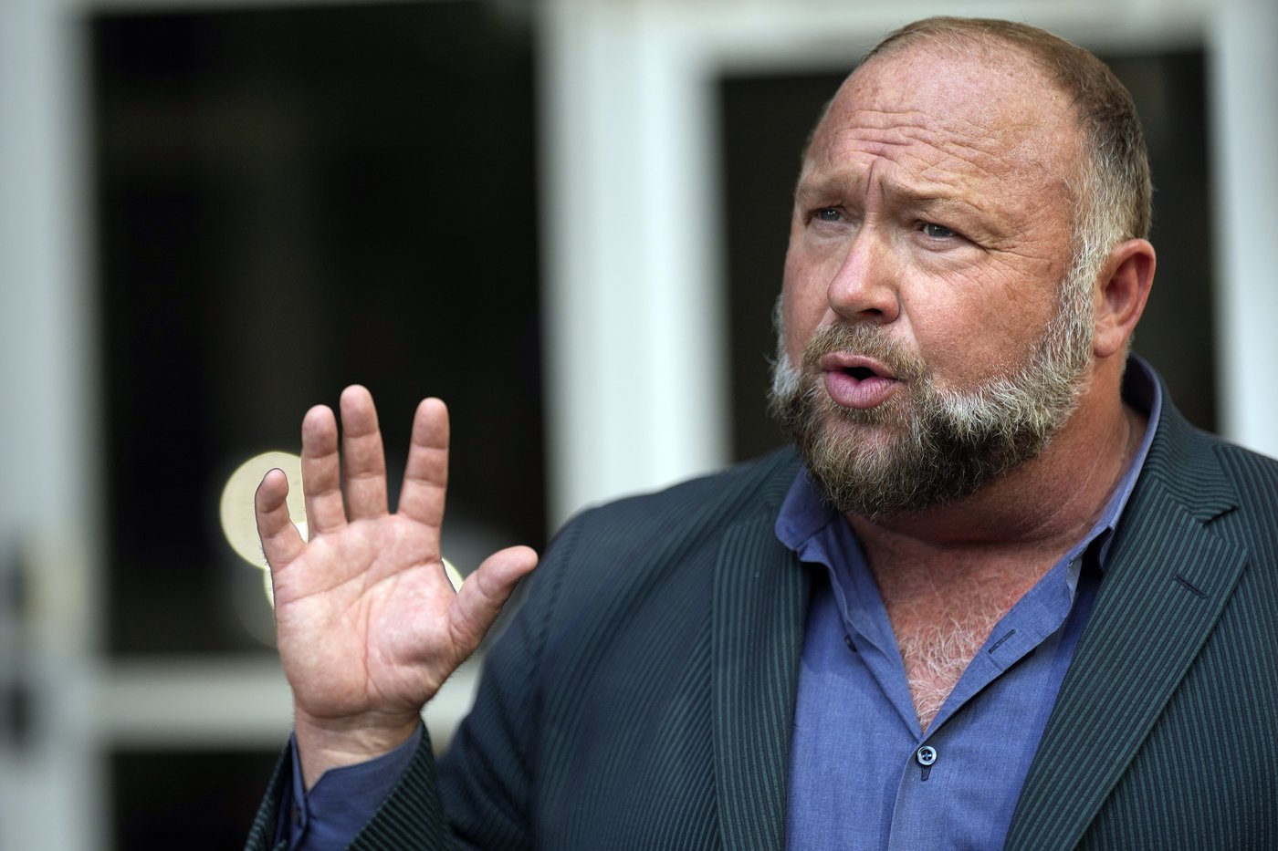 Alex Jones accused of trying to shield assets as Sandy Hook families seek payment on $1B judgment | iNFOnews.ca Alex Jones accused of trying to shield assets as Sandy Hook families seek payment on $1B judgment | iNFOnews.ca