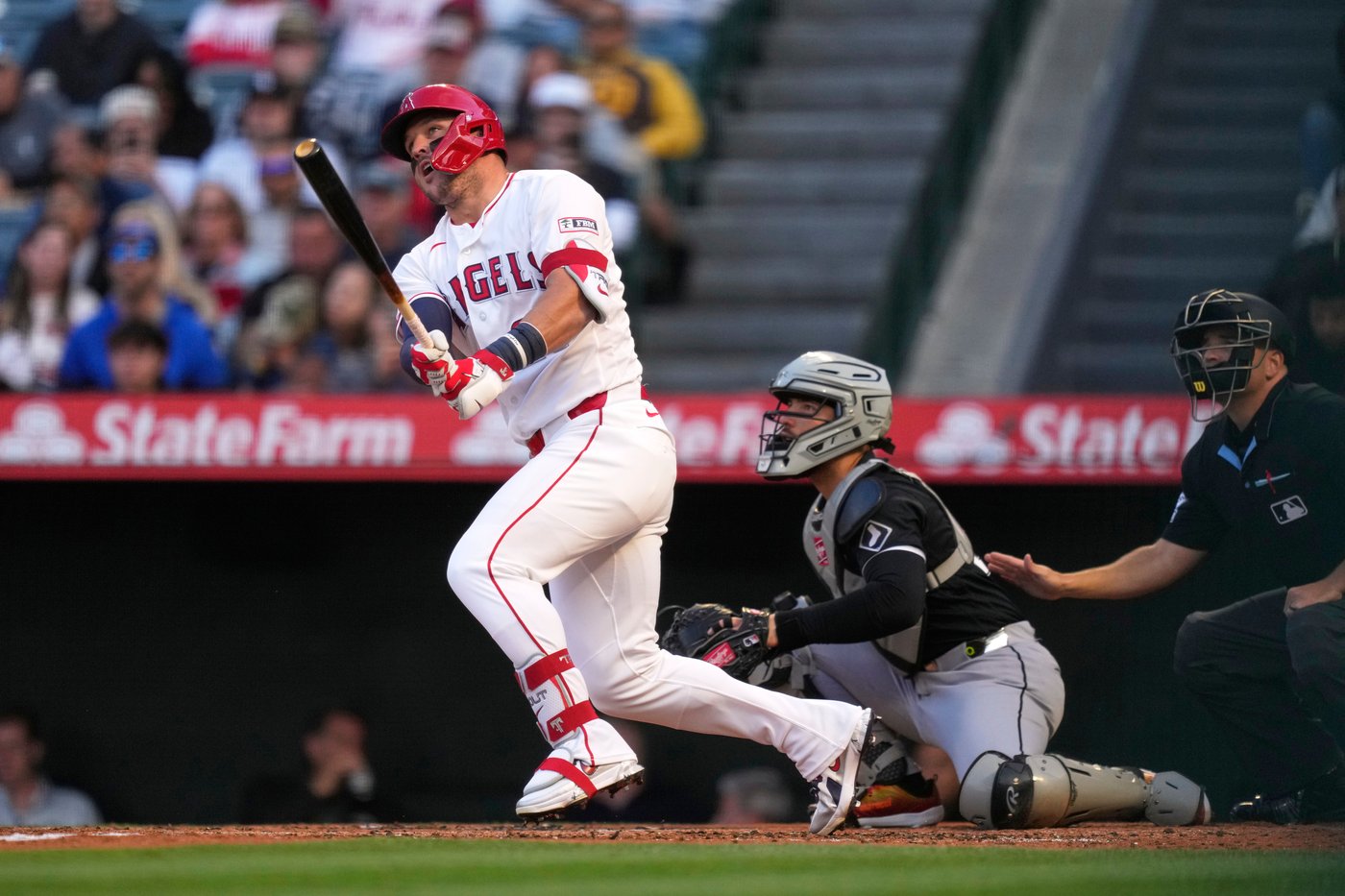 Trout homers and Zeferzahn escapes a jam in the 9th as the Angels beat the White Sox 4-3 | iNFOnews.ca Trout homers and Zeferzahn escapes a jam in the 9th as the Angels beat the White Sox 4-3 | iNFOnews.ca