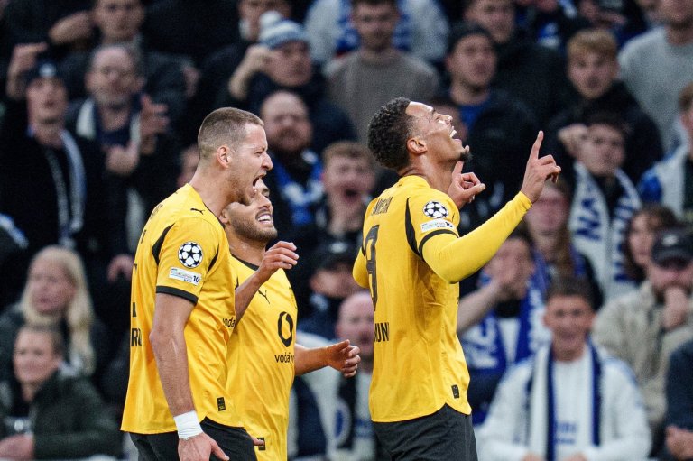 Three Dortmund players involved in bizarre own-goal in Champions League match | iNFOnews.ca