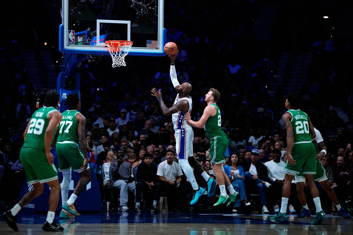 LeBron James calls helicopter rides 'transportation' after he soars on big dunk in 76ers home debut | iNFOnews.ca LeBron James calls helicopter rides 'transportation' after he soars on big dunk in 76ers home debut | iNFOnews.ca